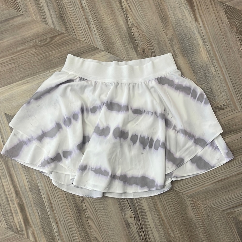Lululemon skirt size 8 court rival high rise tennis skirt tie dye purple
